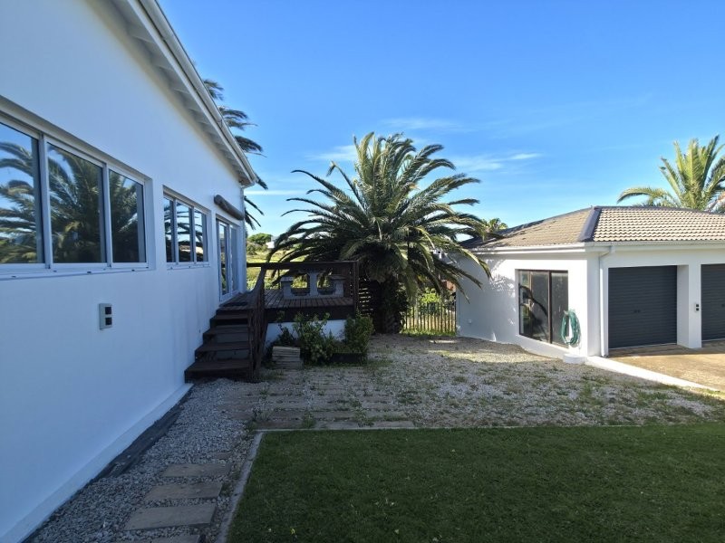 4 Bedroom Property for Sale in C Place Eastern Cape